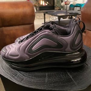 Youth Air Max 720s Size 5Y